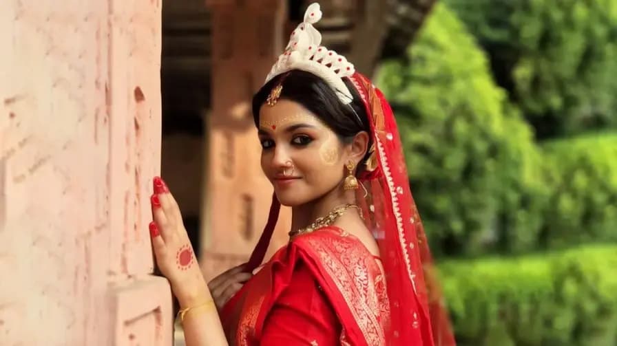 After Kone Dekha Alo, Saina Chatterjee to Make Her Big Screen Debut With Parambrata Chatterjee Koel Mallick