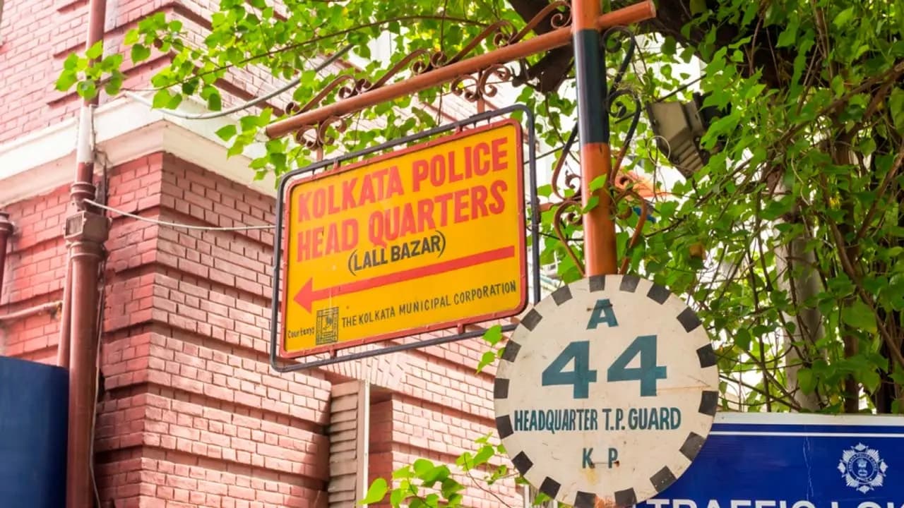  Kolkata Police: No longer in blue and white Lalbazars contractual home guards will be seen in saffron uniforms during Durga Puja this year