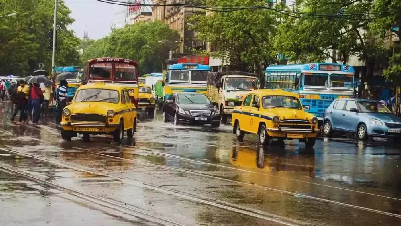 IMD Weather Forecast: ​Light to Moderate Rain Expected in Kolkata Today Yellow Alert Issued for 5 North Bengal Districts on September 16
