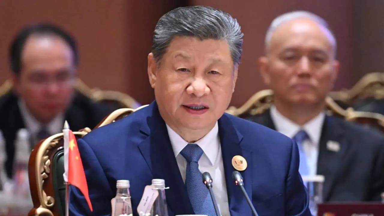  Xi Jinping Suffered Stroke: Chinese President fell victim to a severe illness while visiting India Sensational claims spark a stir was this the reason behind him losing consciousness 