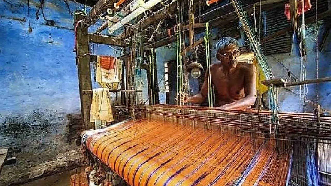 Santipur Tant Sharee: Santipur Weaver Industry Facing Crisis Finds New Hope Before Durga Puja