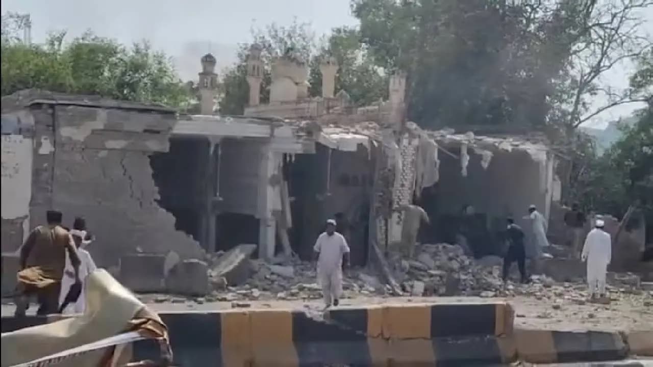 Car bomb kills 16 near police facility in Pakistan s Khyber Pakhtunkhwa