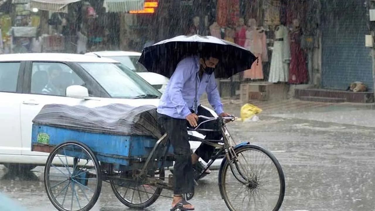 Cyclone Arnab Update: IMD issues Rain Alert across Kolkata and South Bengal This Weekend
