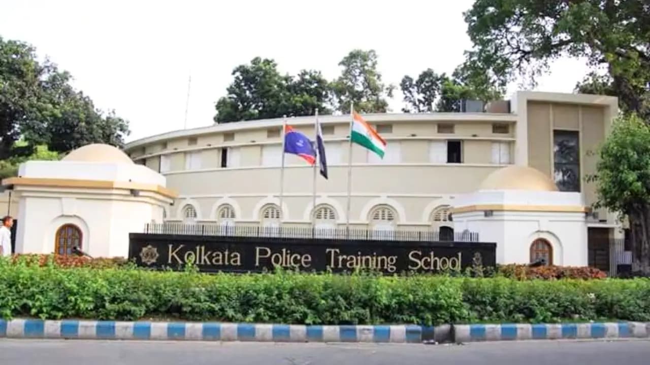 Kolkata Police Death: ASI Dipak Tamangs dead body recovered from Kolkata PTS on Saturday morning