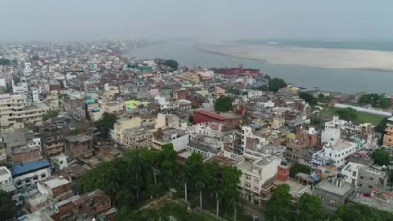 A territory that shares its borders with eight states know which Indian state tops this list