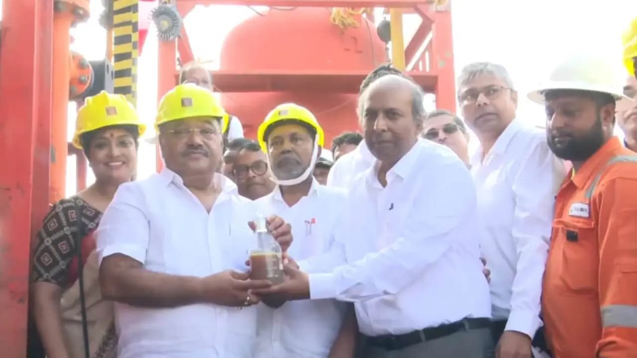 Oil and Gas Project Speed Up in Ashoknagar: MP Samik Bhattacharya Visits ONGC Plant, Inaugurates New Machine