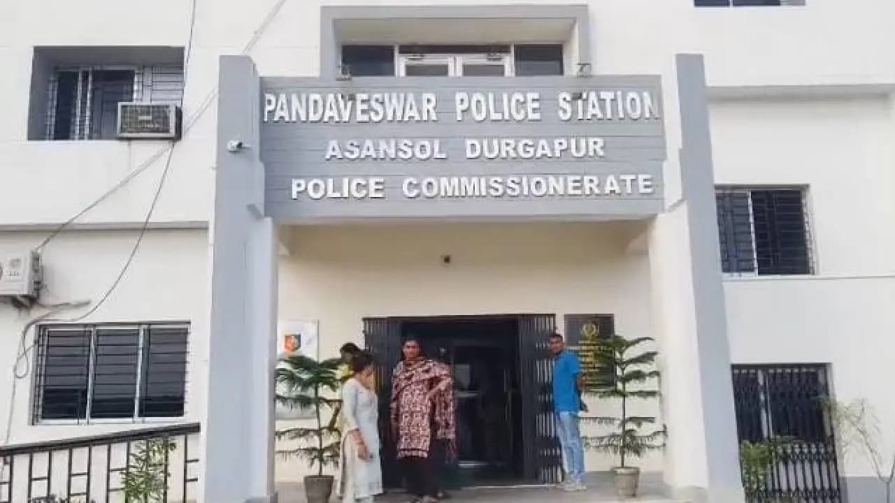 Clash between two eunuch groups in Pandaveshwar seven injured 