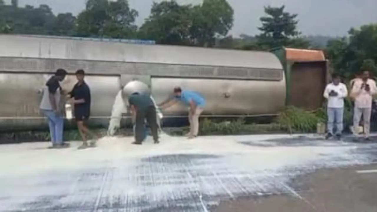 ​Milk Tanker Overturns on Mumbai Ahmedabad Highway, People Rush to Collect Spilled Milk