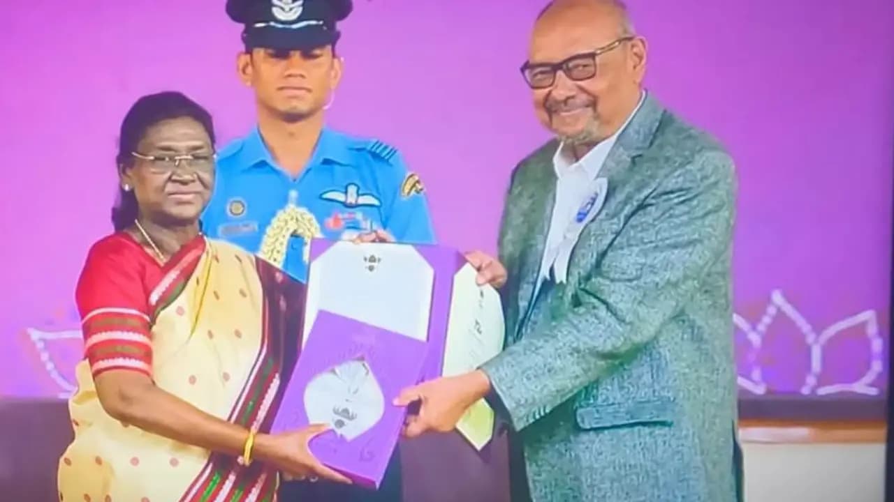 Anjan Dutt receives Natiional Award for Chaalchitra Ekhon Best Bengali Film Award at the 72nd National Film Awards