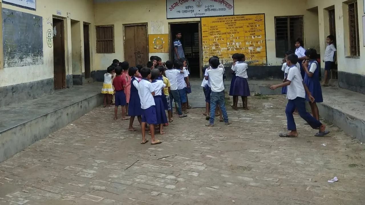 West Bengal School Education department thinking of running 933 schools on PPP model