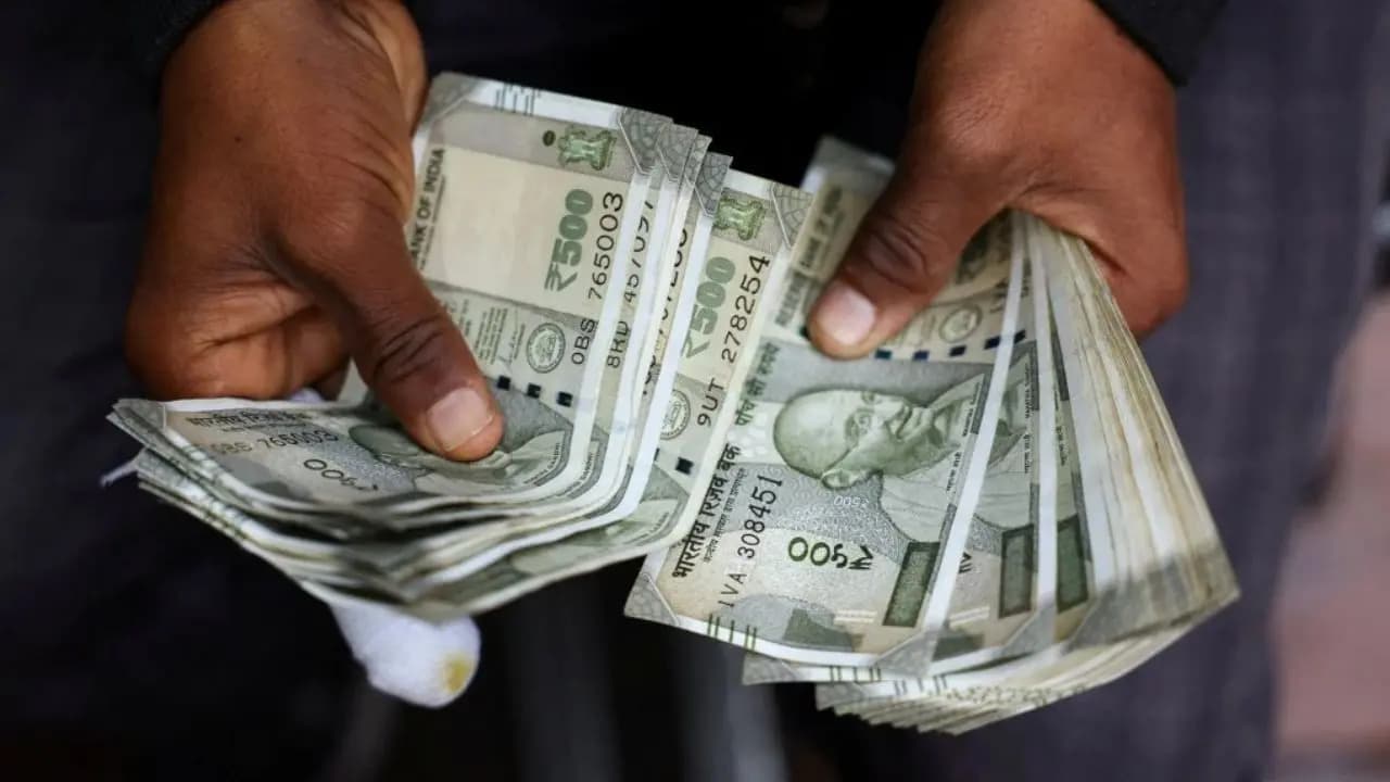 WB Bank Fraud Case: Bank employee defrauds customers in Bandel Lakhs of rupees vanish from accounts