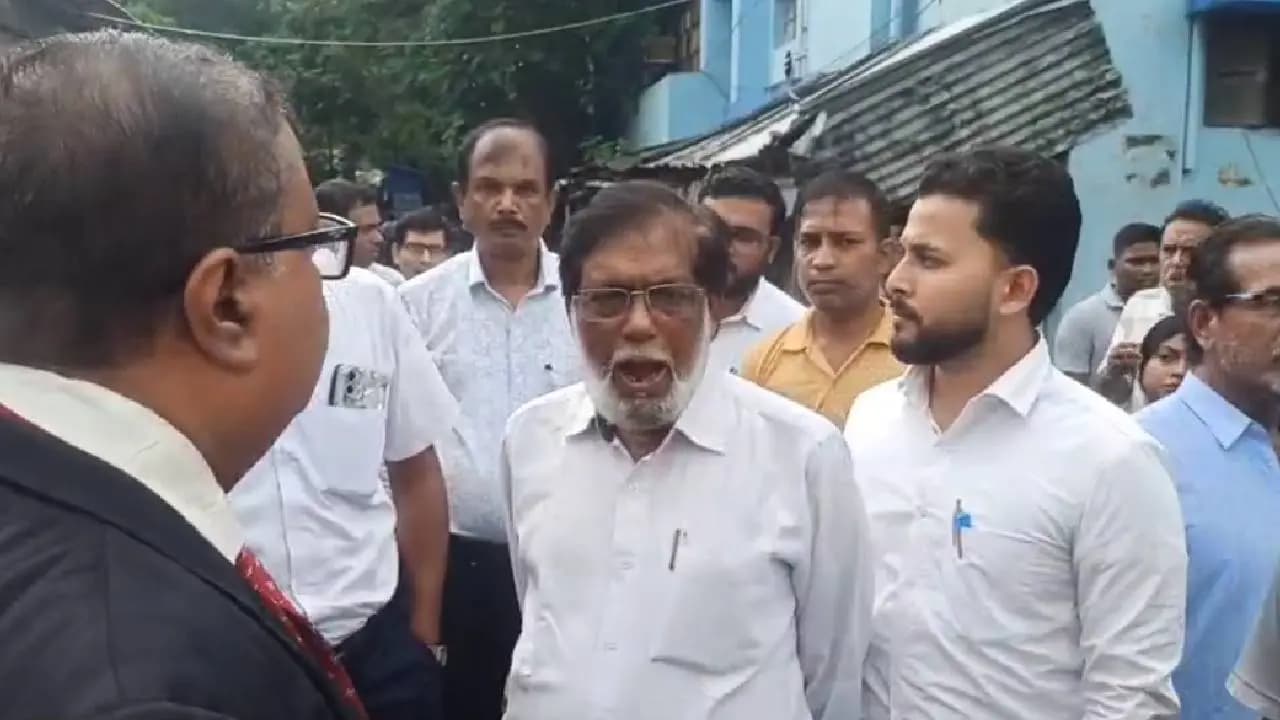 ​Lawyers protest in Baruipur Court after egg thrown at advocate main gate blocked