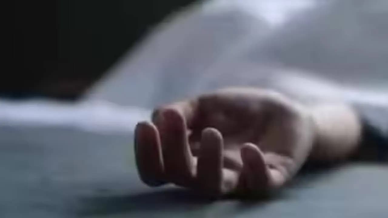 Husband stabbed wife and then finishes himself to death