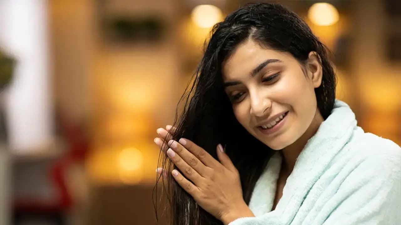 Avoid these 5 mistakes when oiling your hair to control hairfall