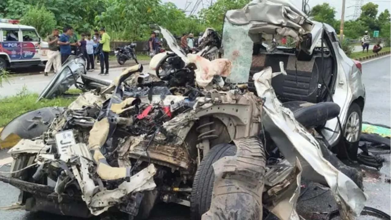 Horrific: Car mangled after colliding with a truck Four people including a ministers daughter died in a terrible road accident at Jamshedpur