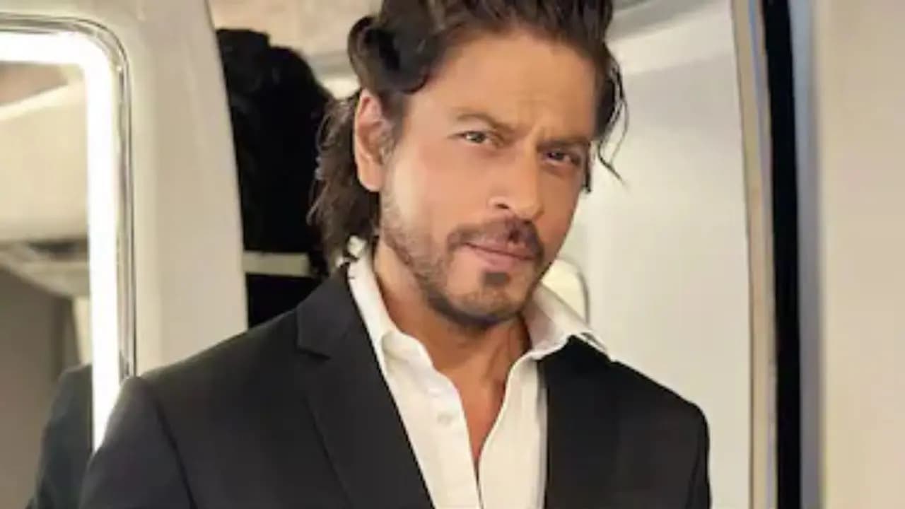 Shah Rukh Khan wealth drops by 2490 crore in a year claims hurun rich list