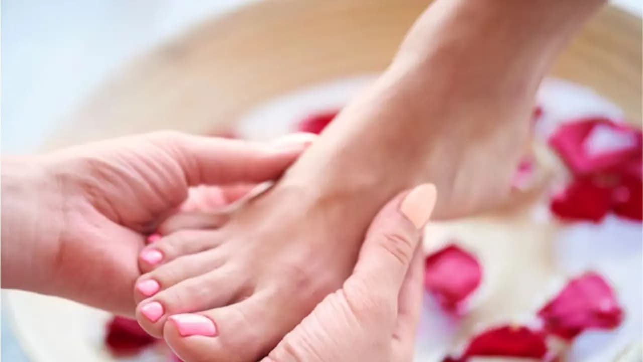 How to do pedicure at home in easy steps