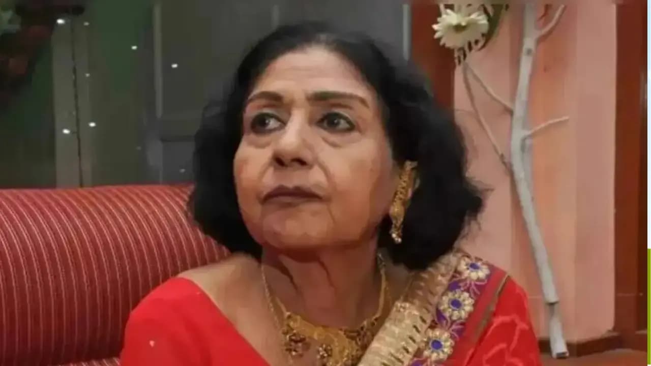 Siboprasad Mukherjee Invited Sabitri Chatterjee For his Upcoming Movie Bohurupi The Golden Daku dgtl