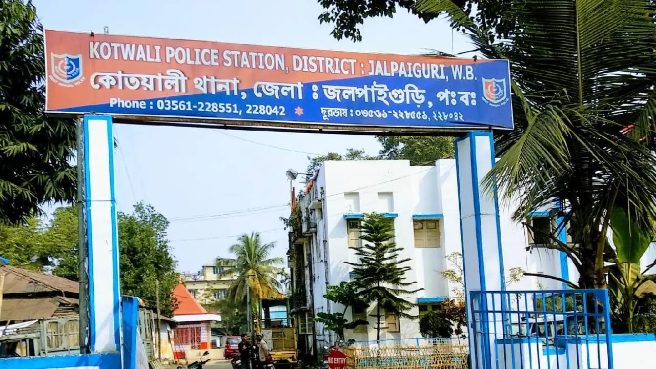Manager killed inside bakery after divorce joke
