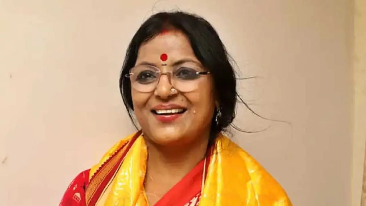 From Tollygunge MLA to Theatre Stage: Papiya Adhikari Delivers Stunning Dual Performances at Rabindra Sadan