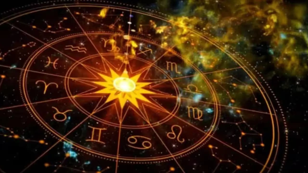 Massive Financial Gains in October: Budhaditya Trigrohi Laxmi Narayan Malabya Four auspicious planetary alignments