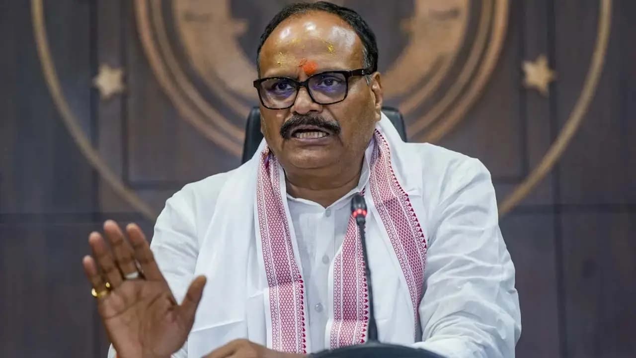 Controversial Remark: Drive an e-rickshaw instead of chasing after jobs remarked Uttar Pradesh Deputy CM Brajesh Pathak 