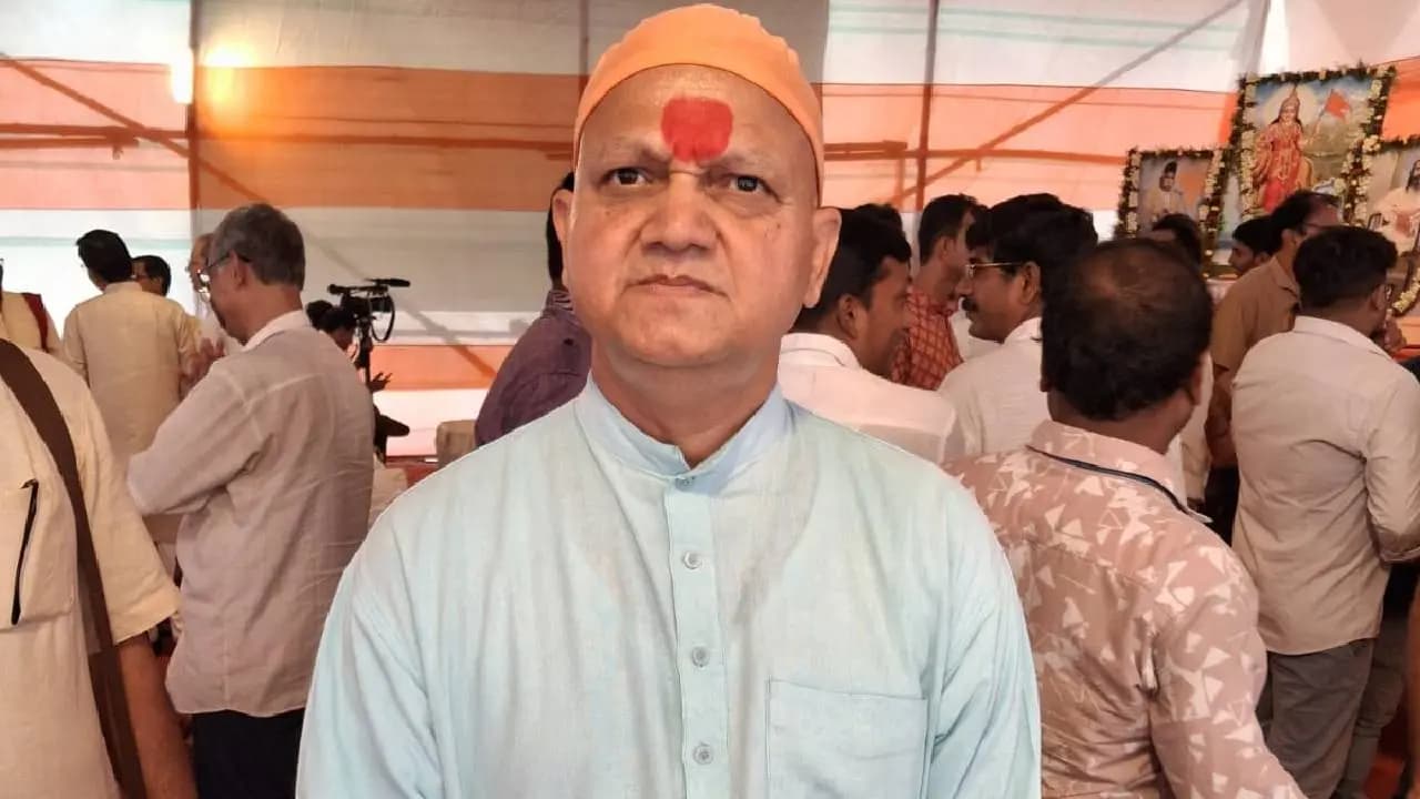 The works of Swami Vivekananda inspired this priest to adopt hinduism