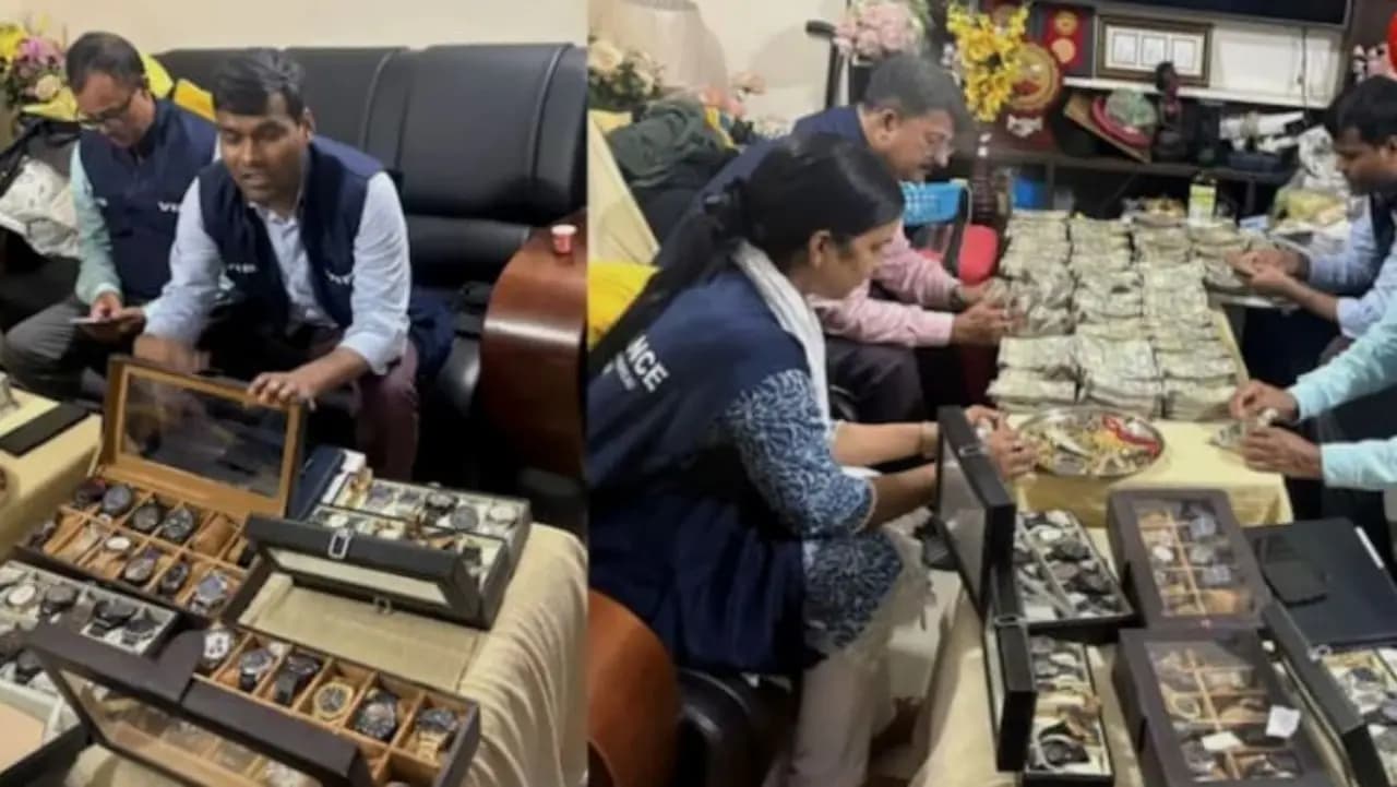 Vigilance Bureau conducted raided Bihar Bureaucrat Couple huge cash gold and watches recovered