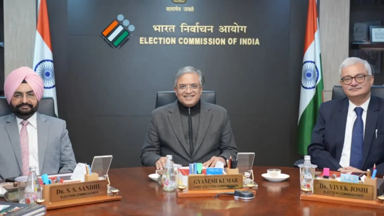 Form 6 Controversy: ECI rolled back additional info for new voters after objection from two commissioners