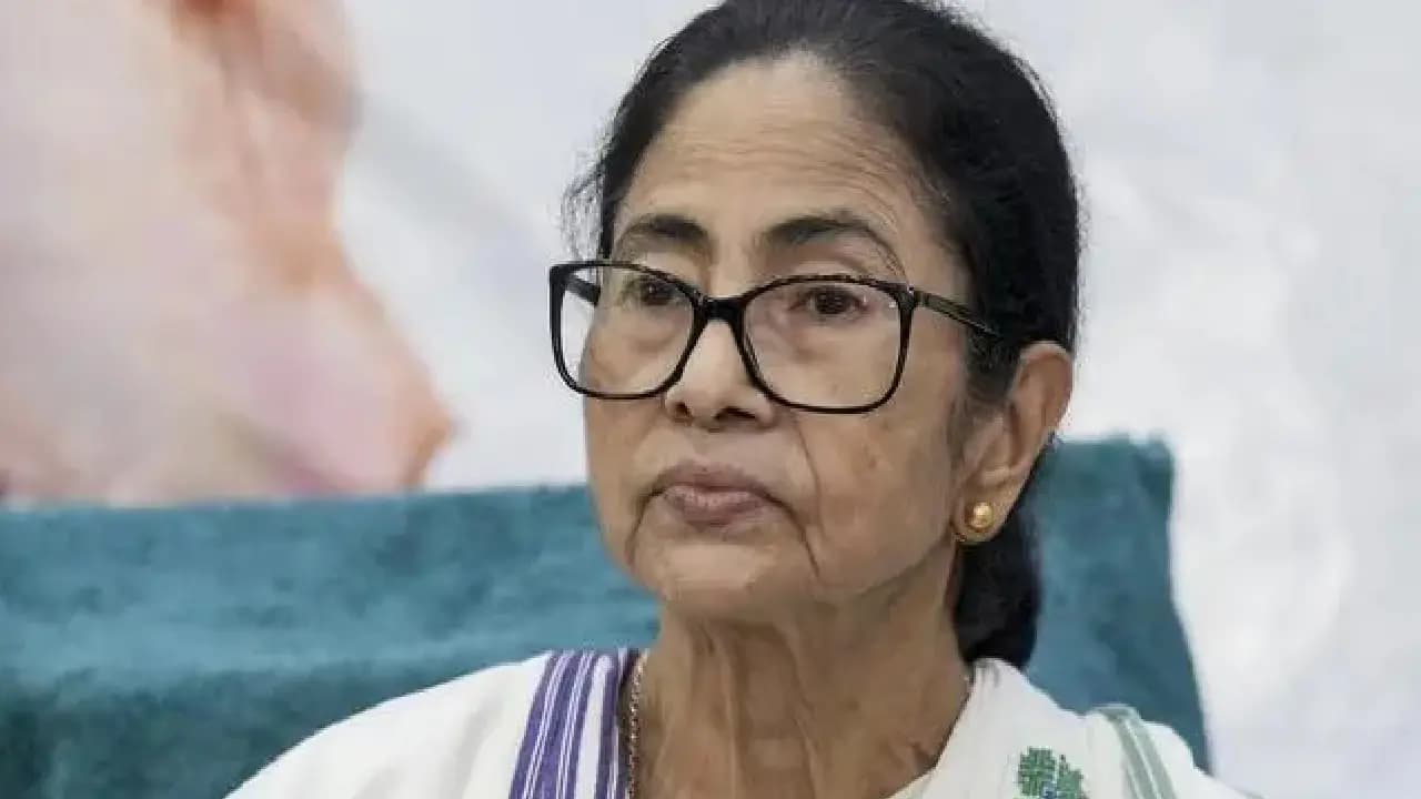 Mamata Banerjee at Delhi slams seema khanna