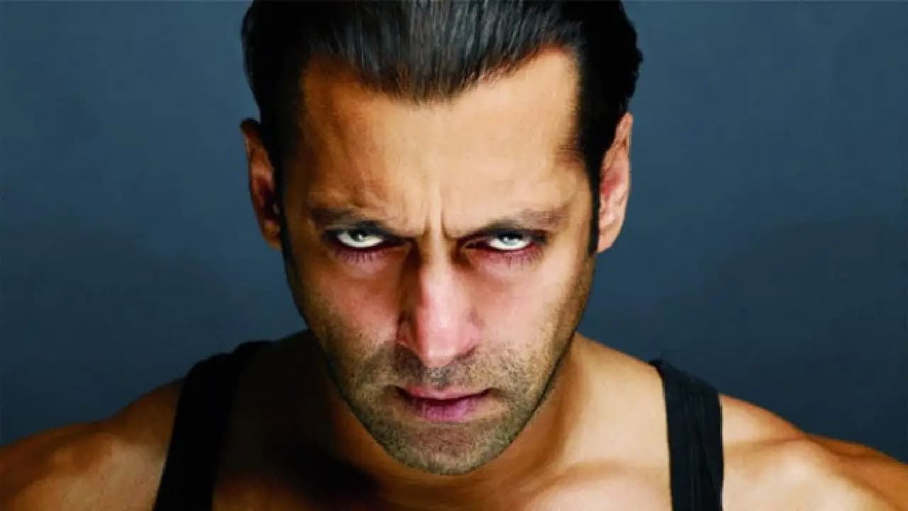 Salman Khan Left Surprised as Over Excited Fan Sneaks Past Bodyguards at Prem Keetanu Screening