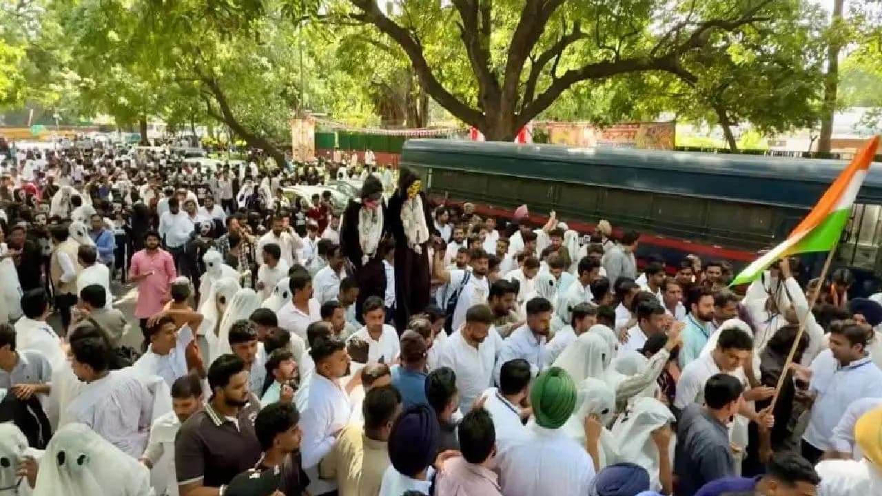 on Gyanesh Kumar issue SFI DYFI Youth Congress protest at delhi 