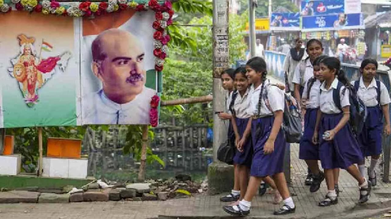 Kolkata Private Schools: Despite the absence of government directives private schools in Kolkata are organizing various programs to commemorate Syama Prasad Mookerjee
