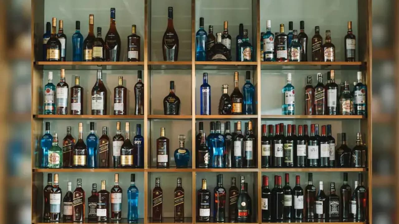 Alcohol Price Gap: Surprising Price gap of Alcohol Prices Across States in India check out the reason