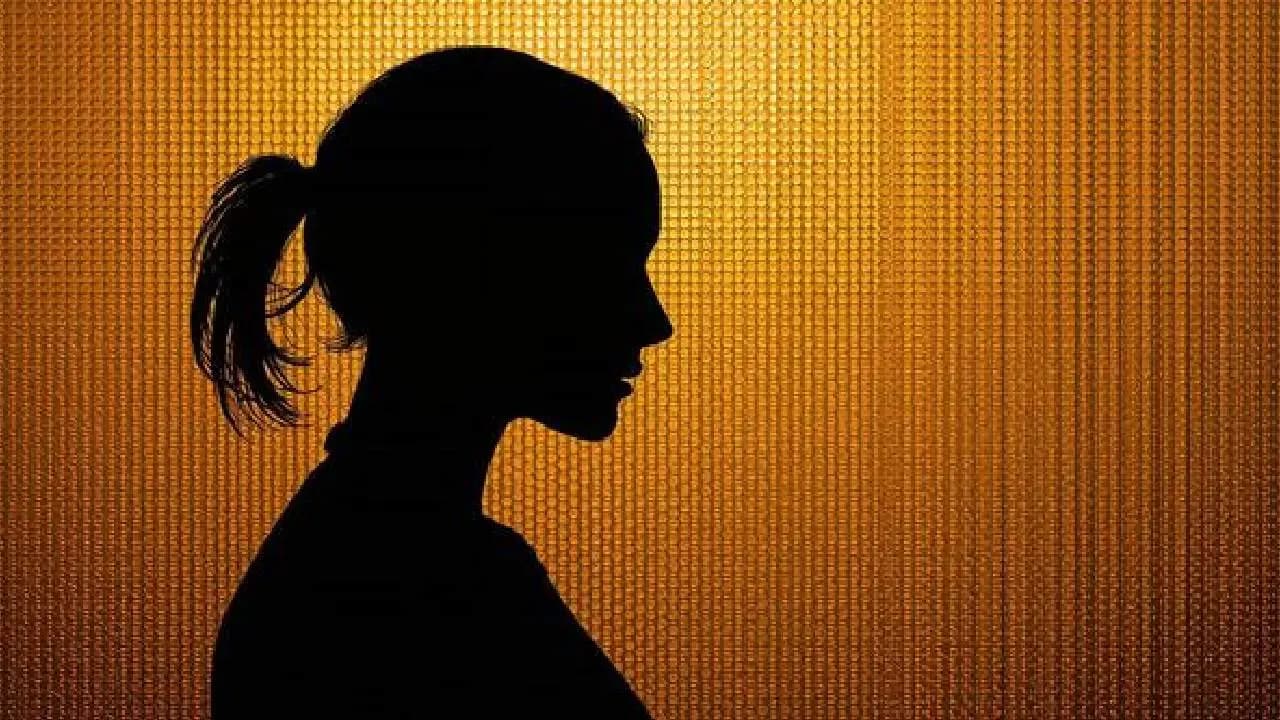 This bollywood actress husband had extra marital affair 