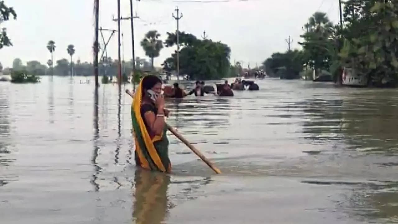 Bihar floods: 58-year-old dies after helicopter-dropped relief packet hits him
