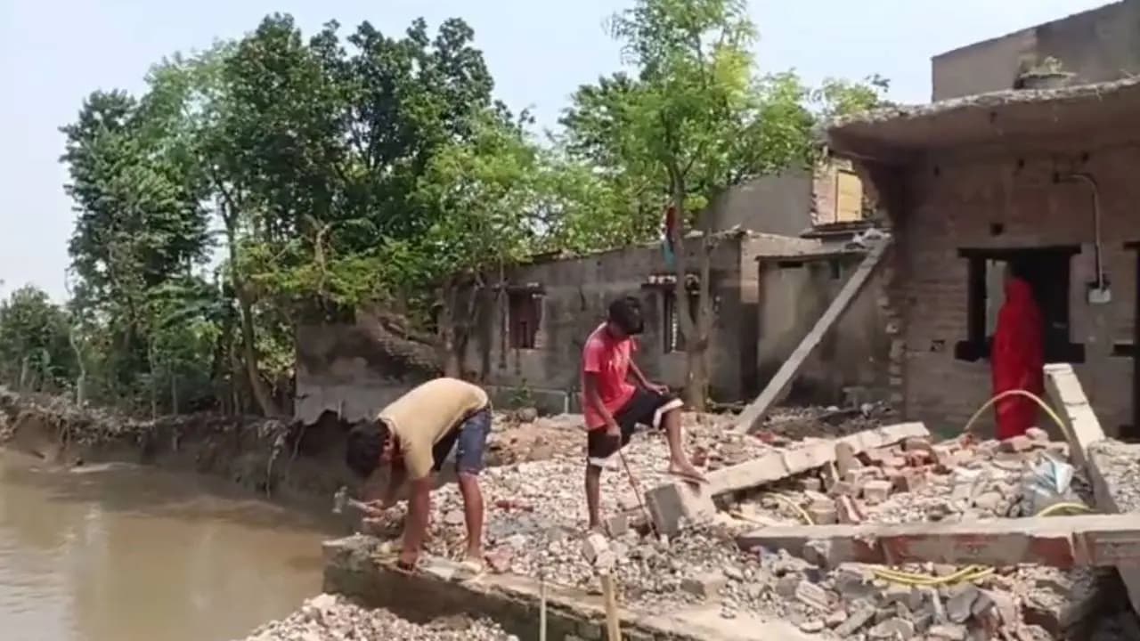 Durga Puja Without Joy: Padma River Swallows 90 percent of Murshidabad's Taranagar Village
