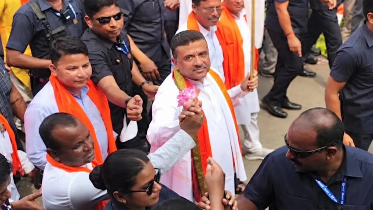 TMC Leader Baitullah meets Suvendu Adhikari at BJP Rally ahead of By Poll in Nandigram