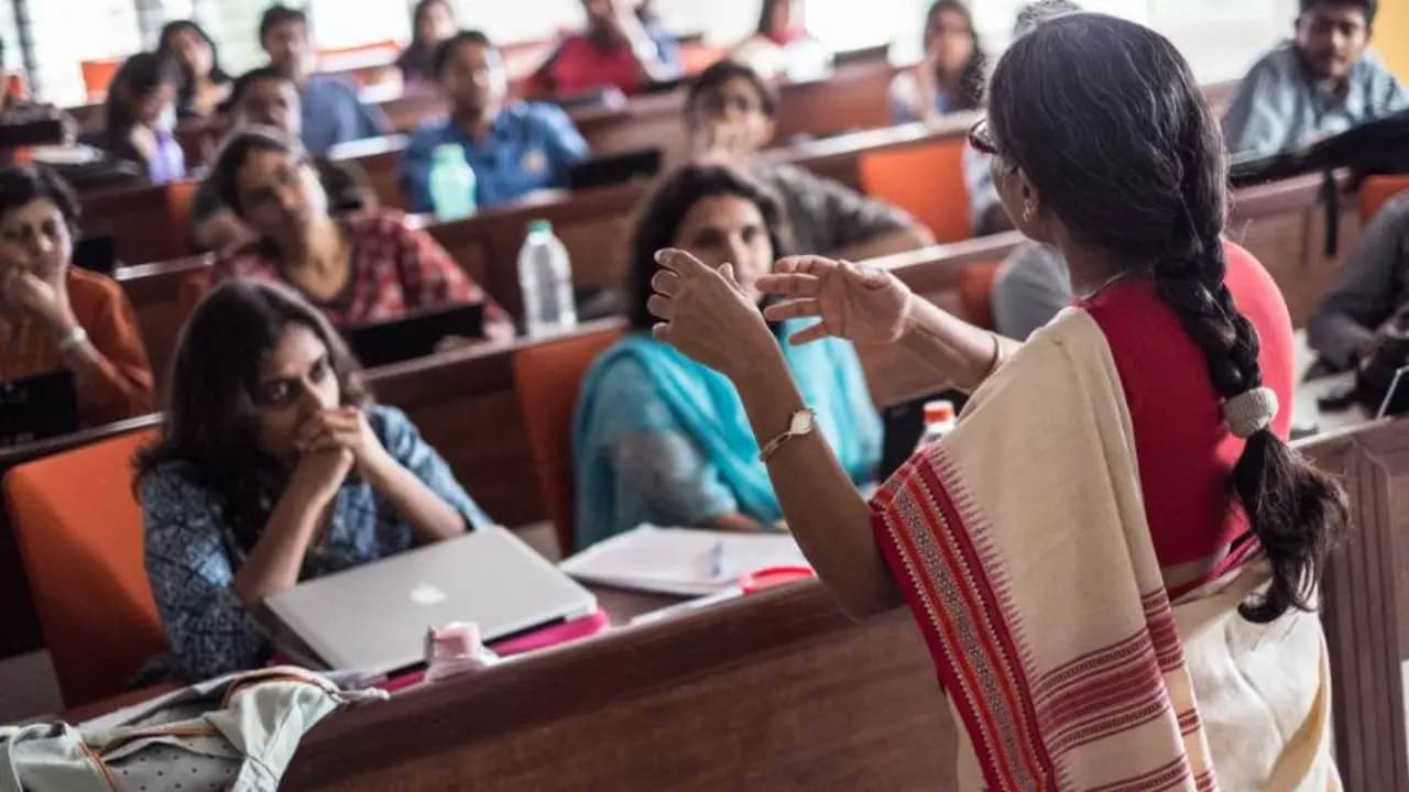 India Teacher Recruitment: India adds 3.6 lakh teachers in last 10 years but 34 percent posts vacant