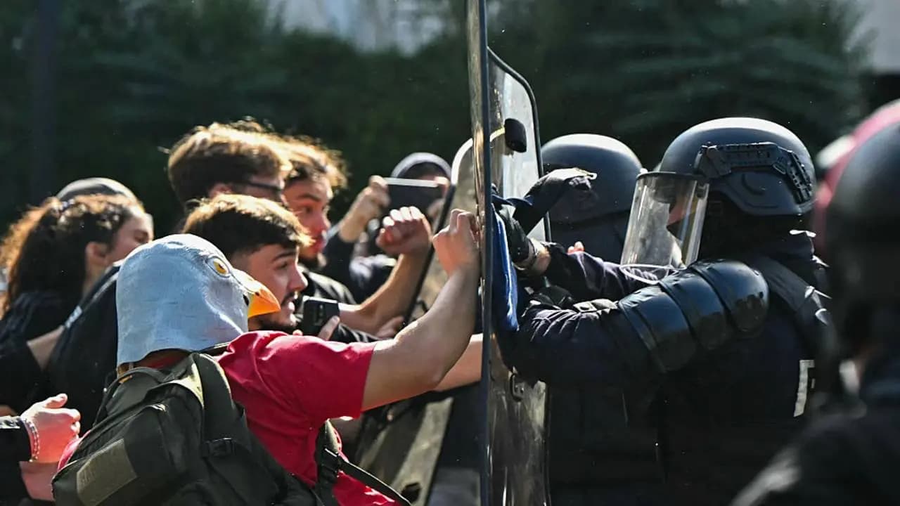Students upsurge in France gears up again after 1968