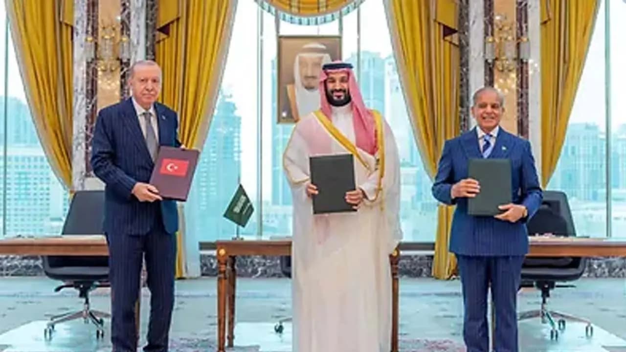 Different Game In Central Asia: Pakistan to deploy troops to aide Saudi-backed Yemen Forces