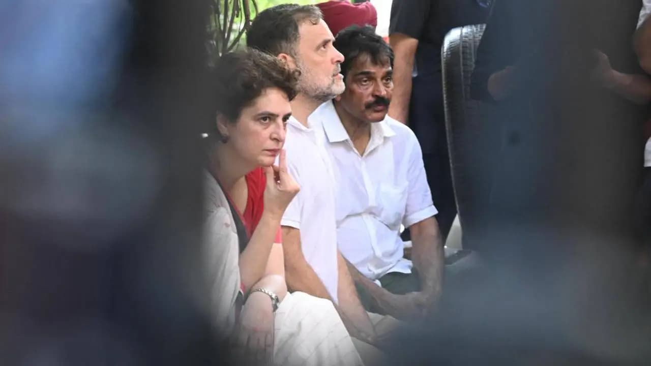 Rahul Gandhi and Priyanka Gandhi Vadra Detained During Protest Outside ECI Office