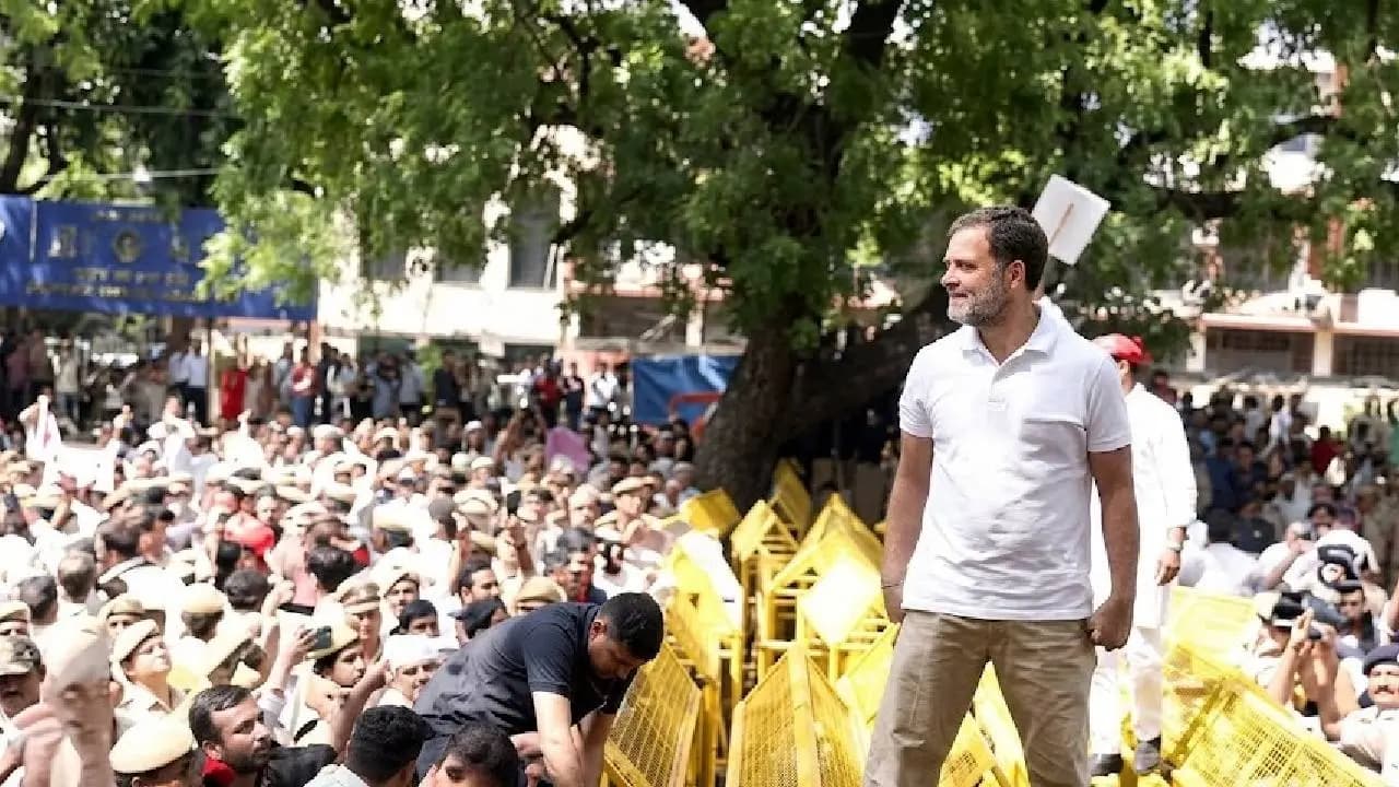 INDIA Bloc Protest: Rahul Gandhi and Other MP of India Bloc hits Delhi Road demanding Gyanesh Kumar Regisn