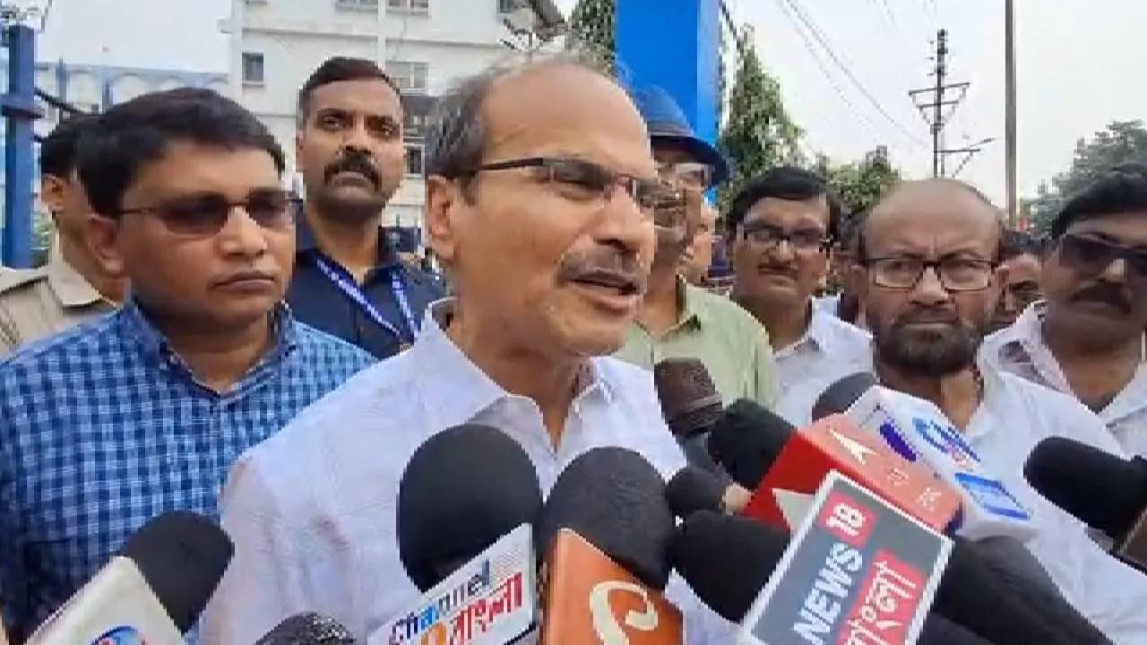 Rejinagar By Polls: Adhir Chowdhury in Dharna Infront Of Berhampore District Magistrate Office During By Polls, He Alleges Vote Rigging