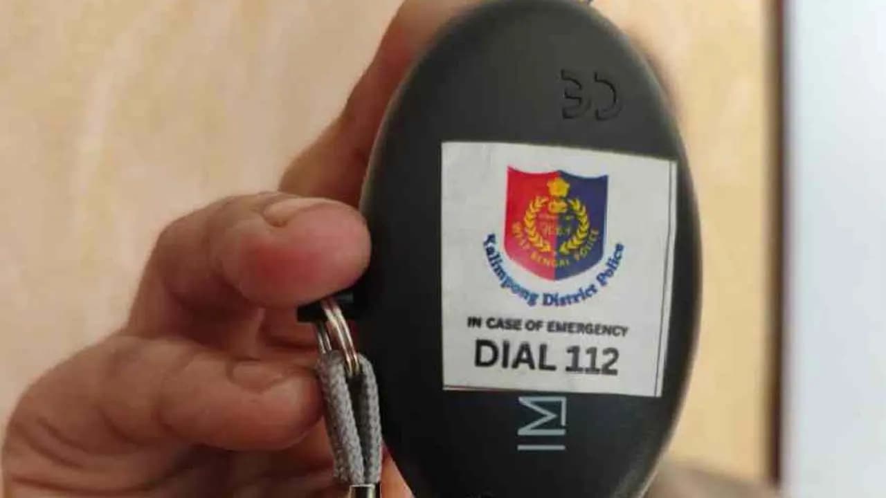 Womens Safety: Bag alarms for womens safety Kalimpong Police have started free distribution