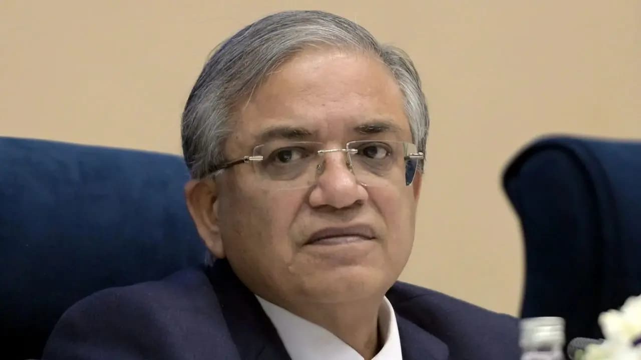 তুমুল বিতর্কের মাঝেই বড় সিদ্ধান্ত জ্ঞানেশ কুমারের! 