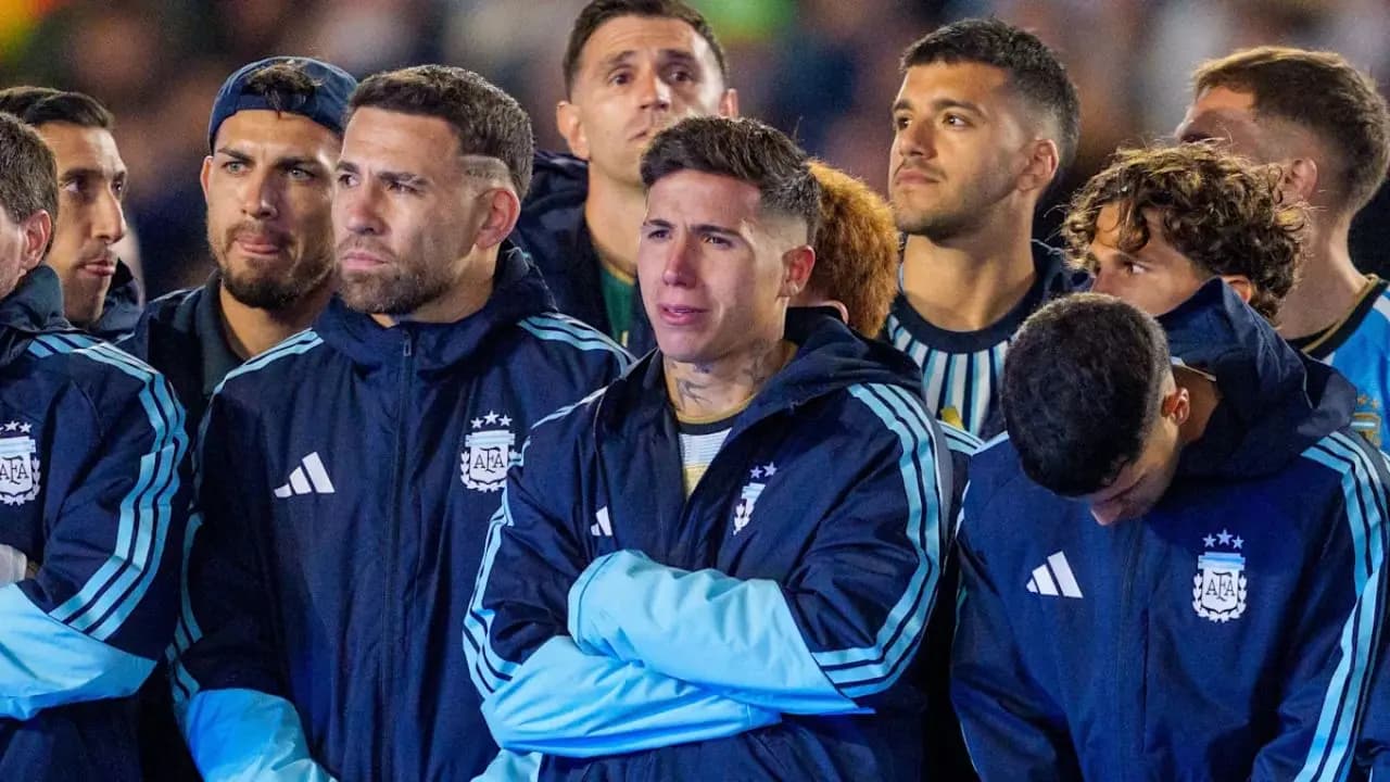 Enzo Fernandez breaks down in tears as Lionel Messi bids farewell