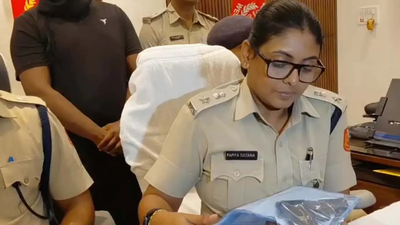 Police Claim: West Midnapore Police claim that school student Akshay Jha a in Kharagpur was shot while handling a pistol with friends 