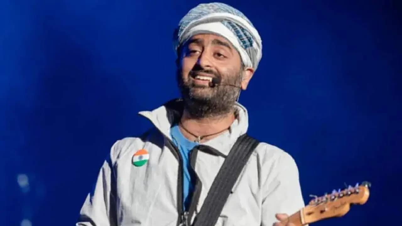 Arijit Singh shared a cryptic post and netizens found political view of it