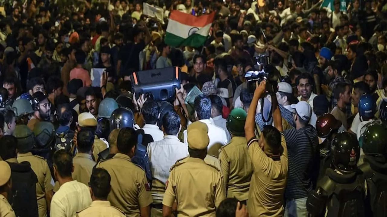 Strict Police Action In Capital: Delhi Police imposes major restrictions to curb Cockroach Janata Party internet services suspended for 24 hours in the Jantar Mantar area 